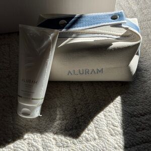 New-ALURAM Clean Beauty Collection 
Smoothing Cream with Canvas Toiletry Bag.